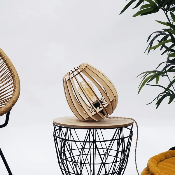 ATELIER LOUPIOTE Lampe à poser Atome - Bois brut
