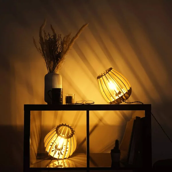 ATELIER LOUPIOTE Lampe à poser Atome - Bois brut