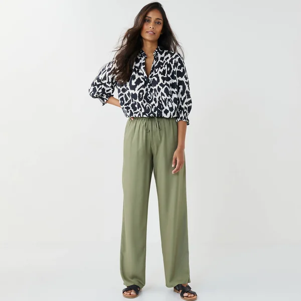 Blouse bicolore col tunisien, manches coudes smockées, noir / beige
