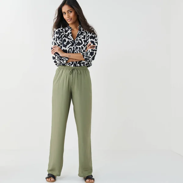 Blouse bicolore col tunisien, manches coudes smockées, noir / beige