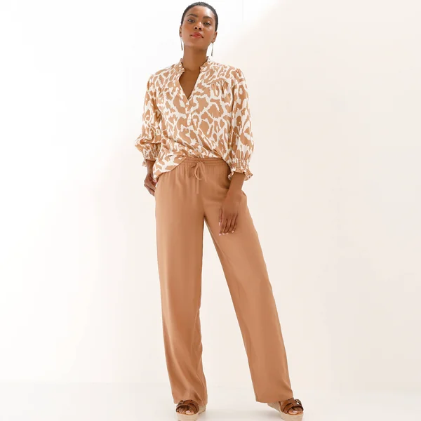Blouse bicolore col tunisien, manches coudes smockées, noisette / beige