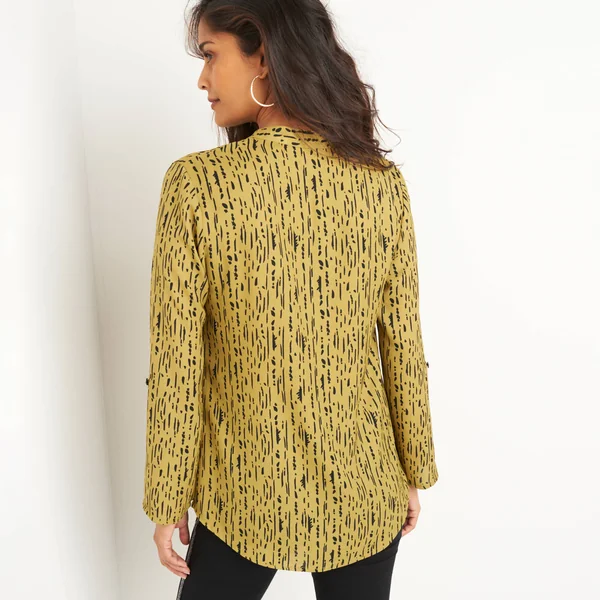 Blouse imprimé graphique col tunisien, crêpe, vert olive / noir