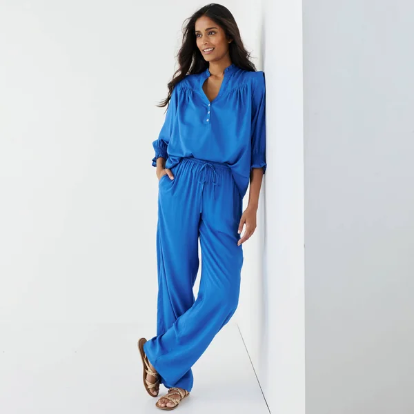 Blouse unie col tunisien, manches coudes smockées, bleu