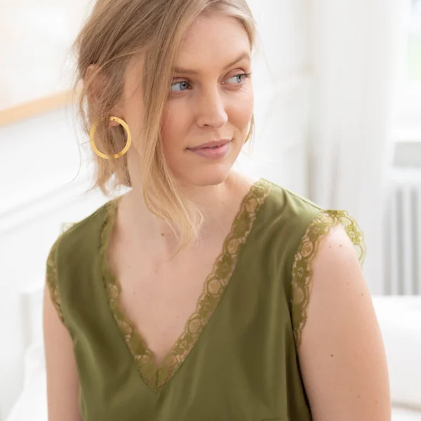 Caraco fluide col V dentelle, crêpe **polyester recyclé, vert olive