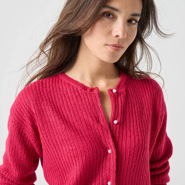 Cardigan boutons perles fantaisie, maille anglaise toucher doux, framboise