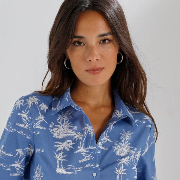Chemise imprimé palmiers bicolore, bleu / blanc