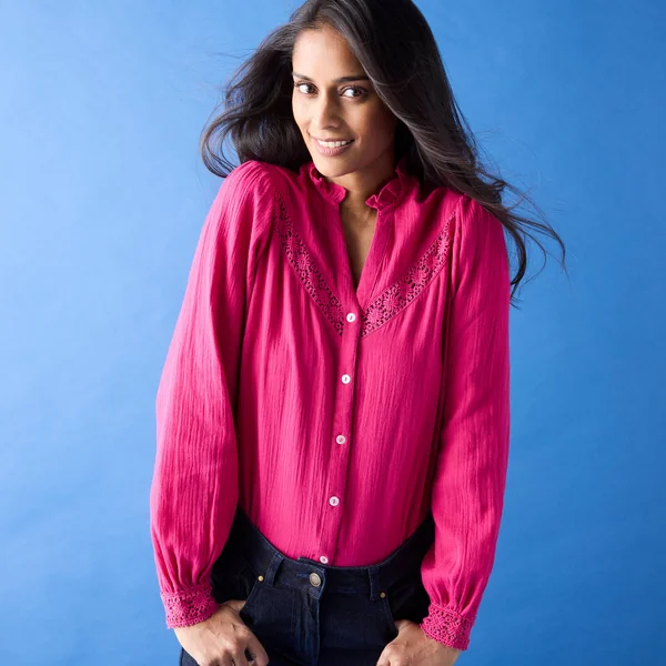 Chemisier boutonné macramé, gaze de coton, framboise