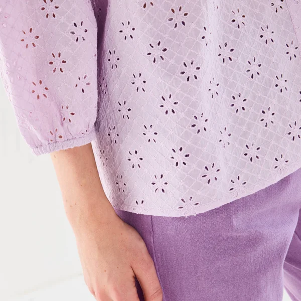 Chemisier broderie anglaise, smocks et col volanté, lilas