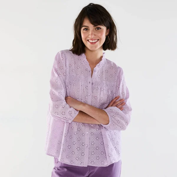 Chemisier broderie anglaise, smocks et col volanté, lilas
