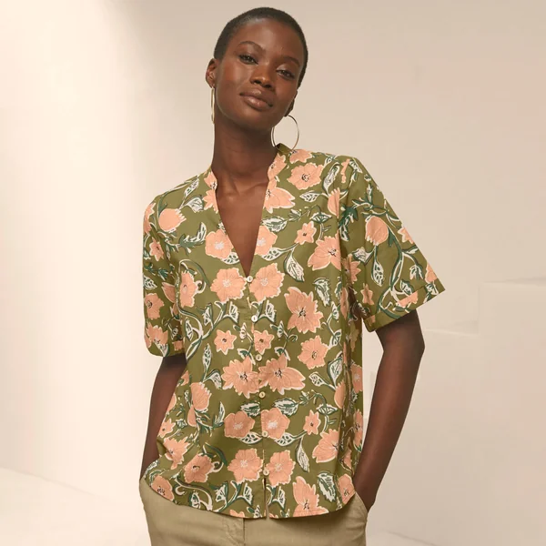 Chemisier imprimé floral col tunisien, manches courtes, vert / pêche