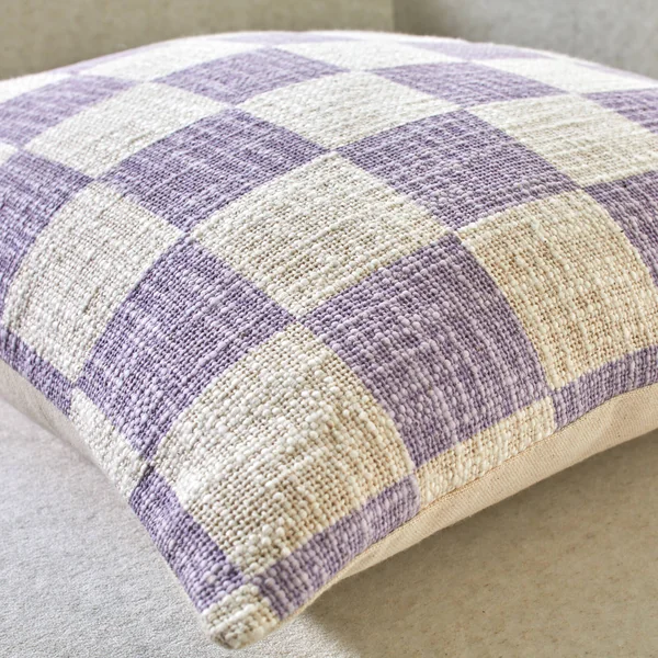 Coussin imprimé damier texturé, écru / parme