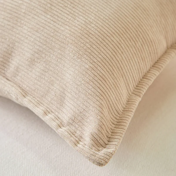 Coussin uni velours côtelé, beige