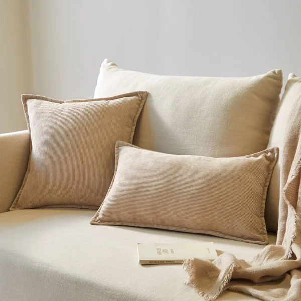 Coussin uni velours côtelé, beige
