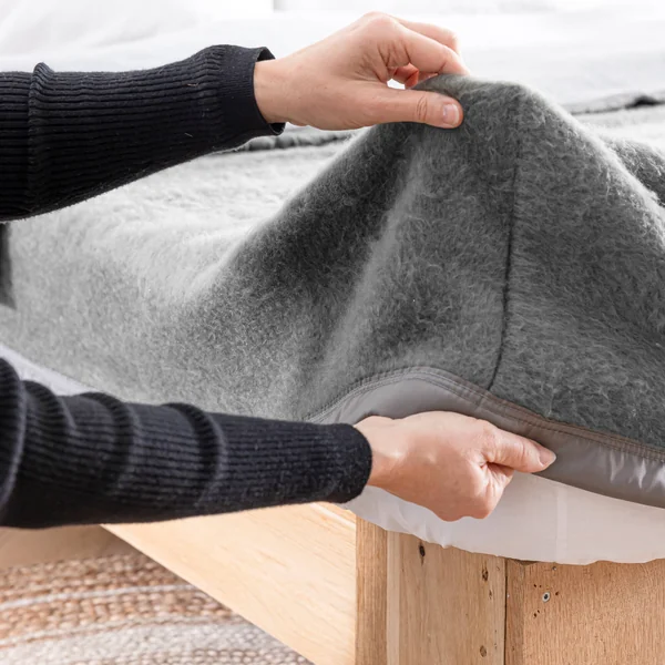 Couverture bicolore Courtelle® mi-housse 420 g/m², gris foncé