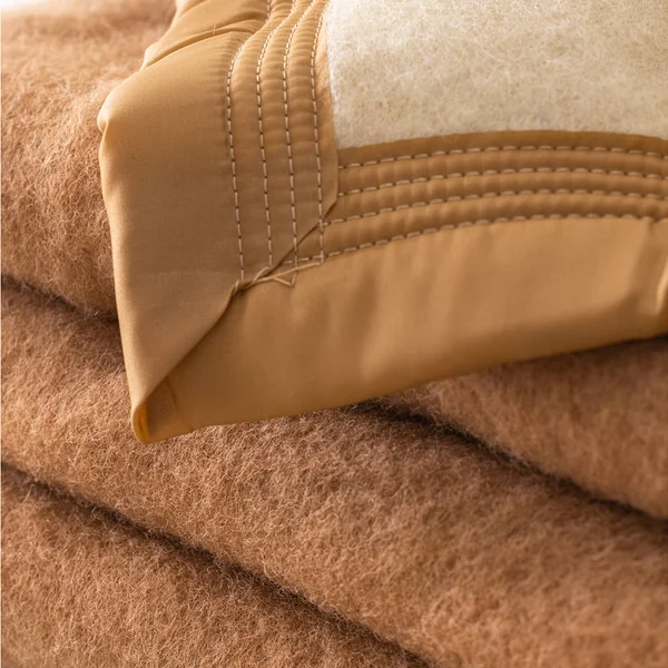 Couverture bicolore pure laine 800 g/m², chamois