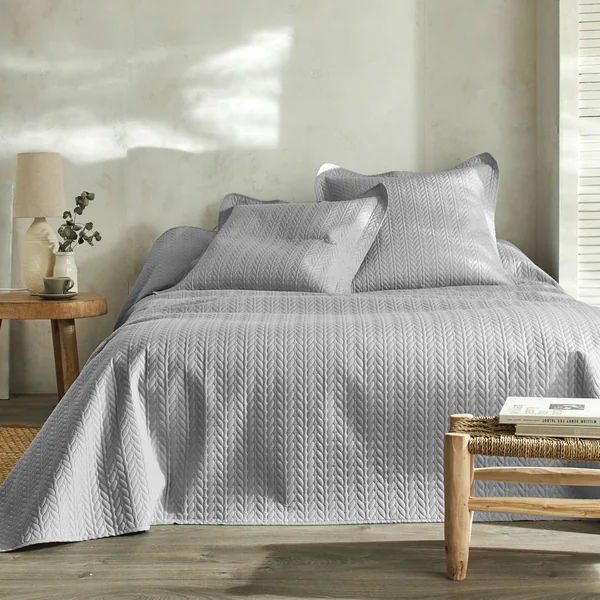 Couvre-lit matelassé microfibre motif géométrique, gris perle