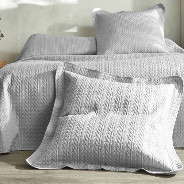 Couvre-lit matelassé microfibre motif géométrique, gris perle