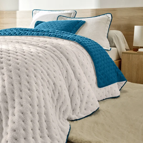 Couvre-lit réversible microfibre matelassée/sherpa, bleu paon