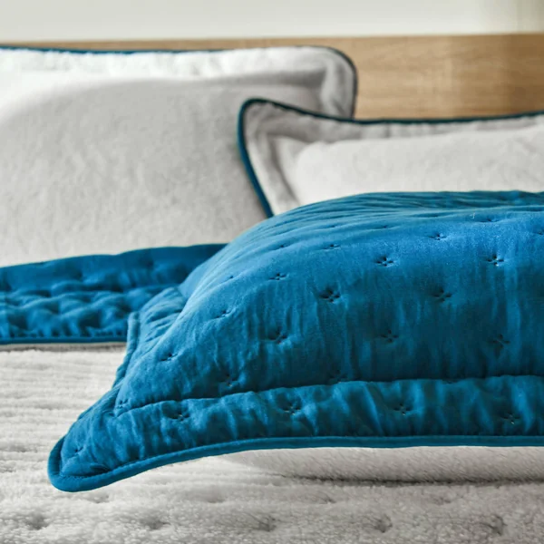 Couvre-lit réversible microfibre matelassée/sherpa, bleu paon