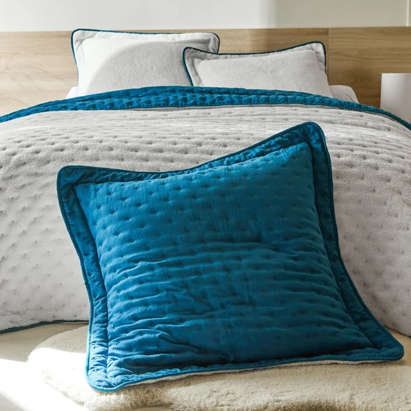 Couvre-lit réversible microfibre matelassée/sherpa, bleu paon