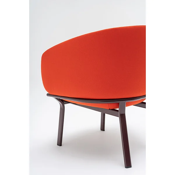 Fauteuil moderne piétement métal bordeaux et assise en tissu rouge Antoine