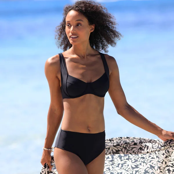 Haut de maillot de bain avec armatures Solaro - forme balconnet, noir