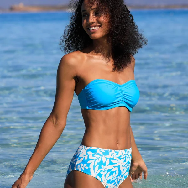 Haut de maillot de bain avec armatures Solaro - forme bandeau, turquoise