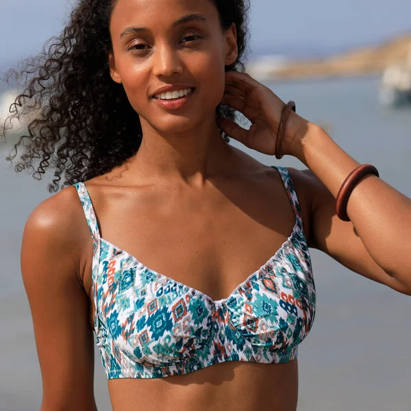 Haut de maillot de bain avec armatures Tanza - forme corbeille, écru / émeraude
