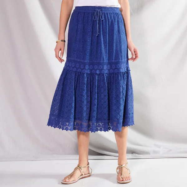 Jupe mi-longue, dentelle et macramé, bleu