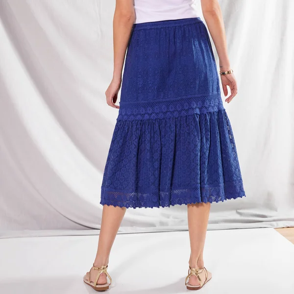 Jupe mi-longue, dentelle et macramé, bleu
