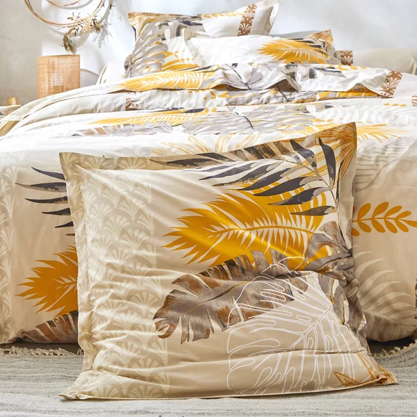 Linge de lit Cayenne en coton imprimé feuilles de palmiers, beige