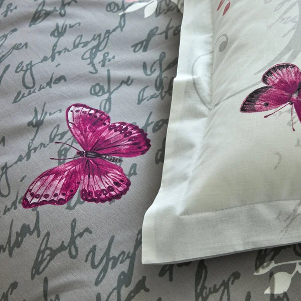 Linge de lit Célestine en coton imprimé fleurs et papillons, gris / parme