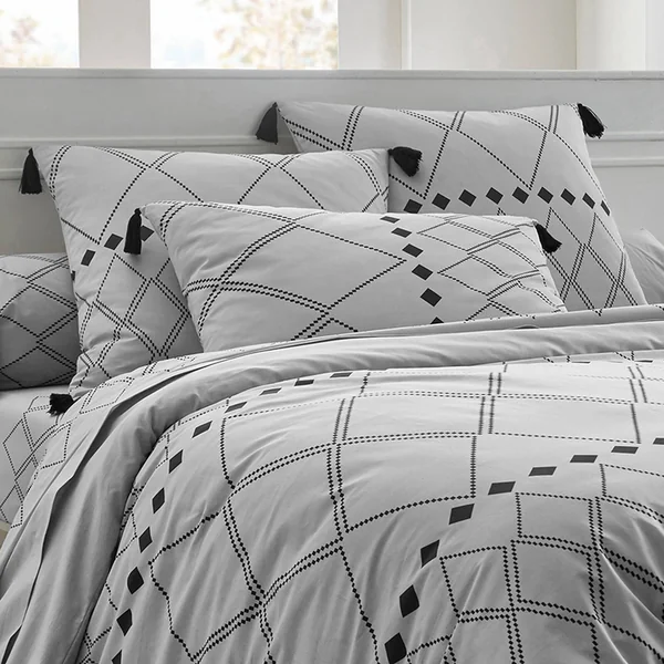 Linge de lit Massaï coton à motifs graphiques et finitions pompons, gris