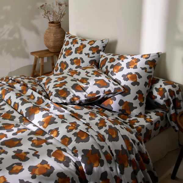 Linge de lit Pedro en polycoton imprimé peau de bête, gris
