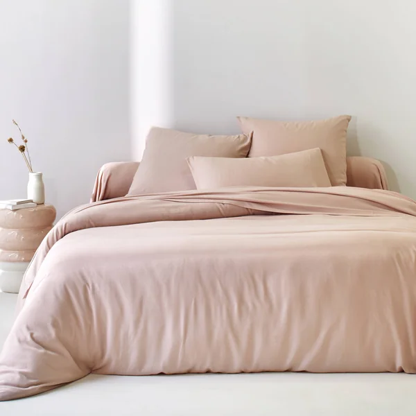 Linge de lit uni en bambou et en lin**, rose pâle