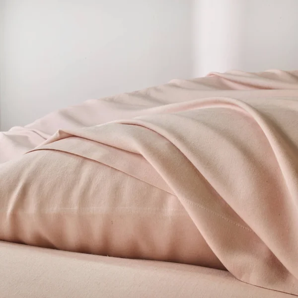 Linge de lit uni en bambou et en lin**, rose pâle