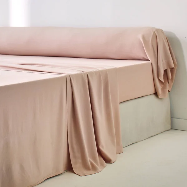 Linge de lit uni en bambou et en lin**, rose pâle