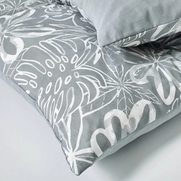 Long coussin déco imprimé feuillage, gris perle