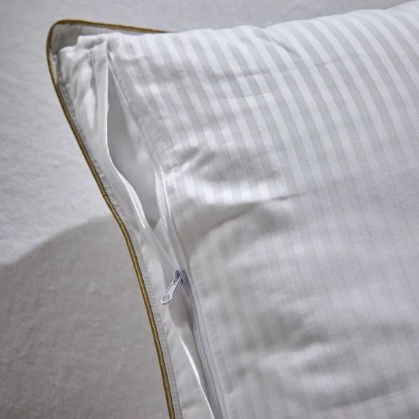 Oreiller déhoussable en satin Léonore - Moelleux - 50 x 70 cm