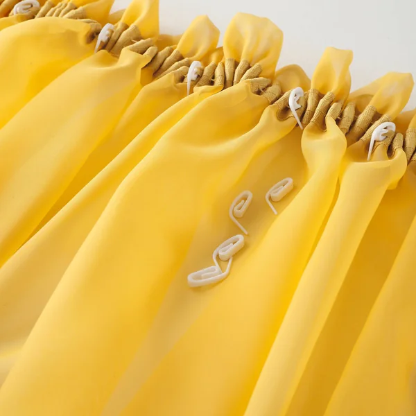 Panneau voile uni finition galon fronceur, jaune