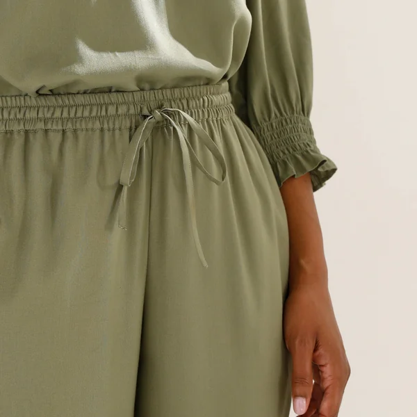 Pantalon 7/8 fuselé uni, kaki
