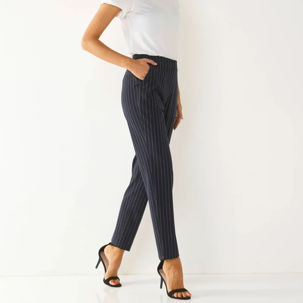 Pantalon 7/8ème coupe cigarette, imprimé rayé, marine