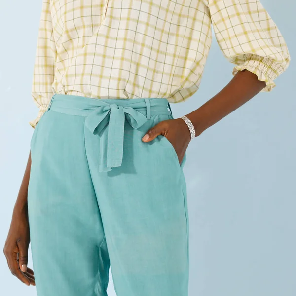 Pantalon 7/8ème fuselé uni, tissu fluide, bleu grisé