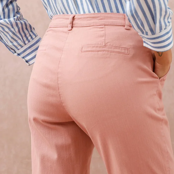 Pantalon coupe mom taille haute, stretch, rose grisé