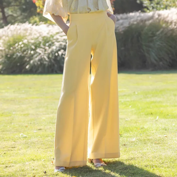 Pantalon large à pinces taille haute, uni, vanille