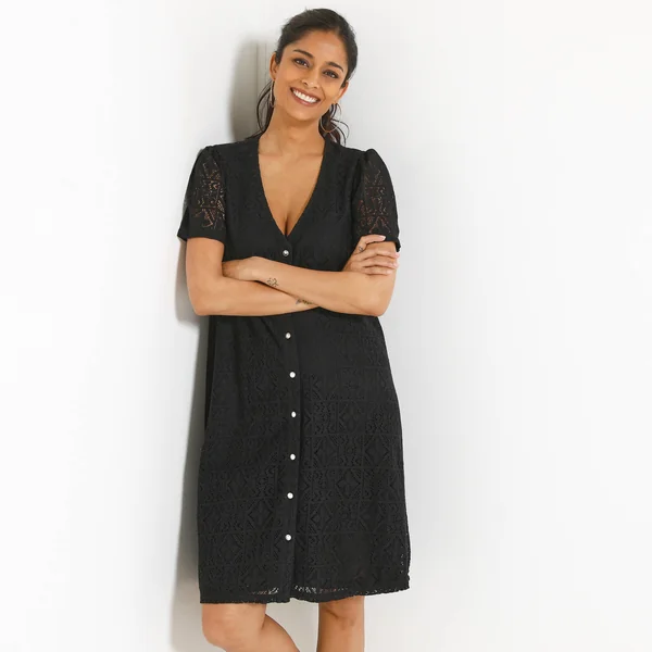 Robe courte boutonnée en dentelle, manches courtes, noir