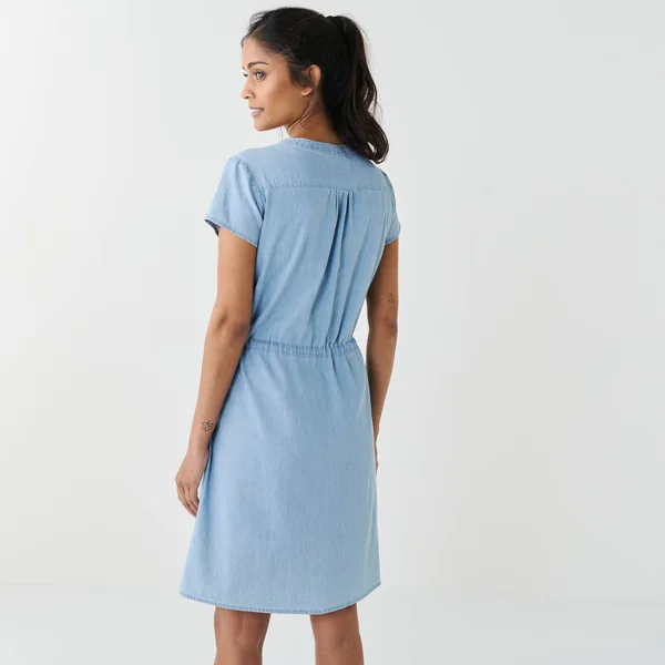 Robe courte col zippé, denim léger, bleached