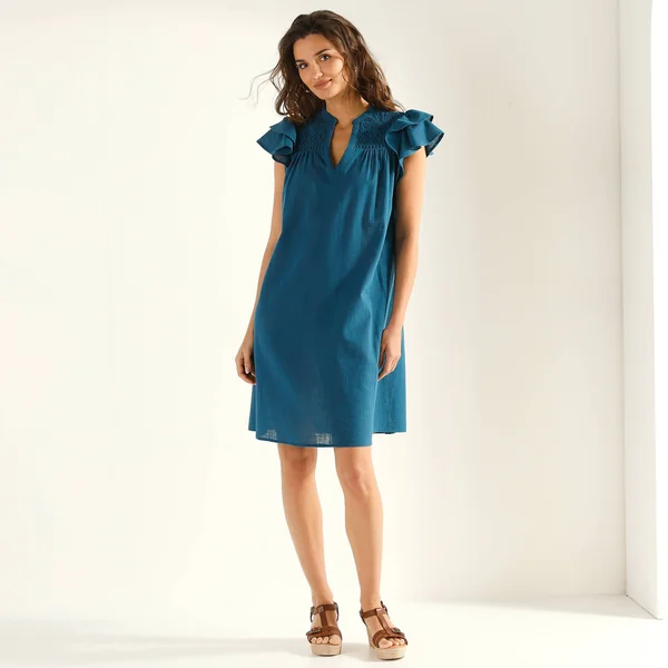 Robe courte, détails broderie anglaise, bleu canard