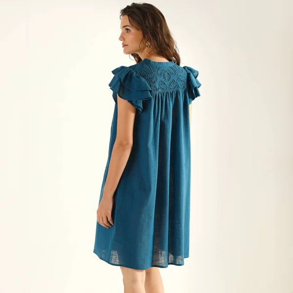 Robe courte, détails broderie anglaise, bleu canard