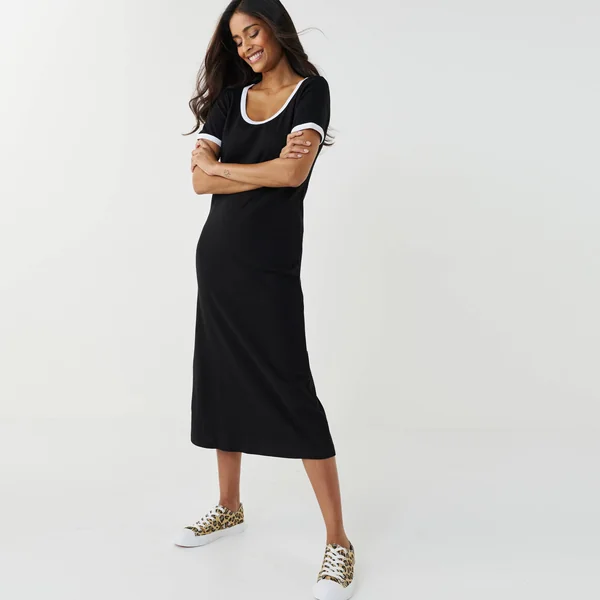 Robe longue bicolore, manches courtes, noir / blanc
